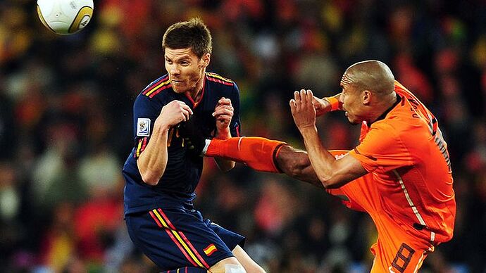 De-Jong-Alonso-Foul-Holland-Spain-World-Cup-F_2476492